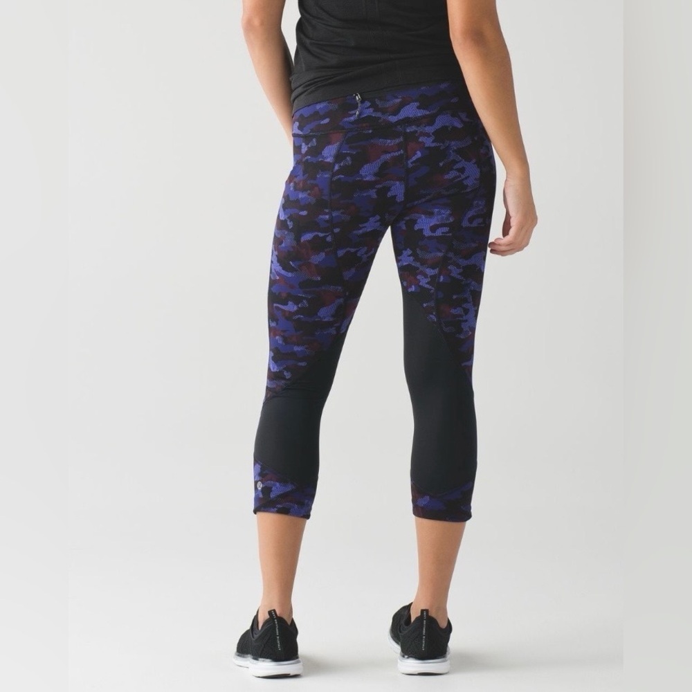 Lululemon Pace Rival Crop
Hounds Camo Emperor Blue Black size 6